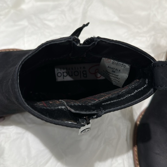 Blondo waterproof booties in size 5 - Picture 5 of 8